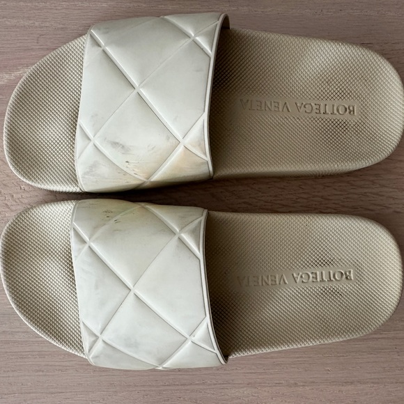 [bottega veneta] cream colored pool slides - Picture 4 of 6